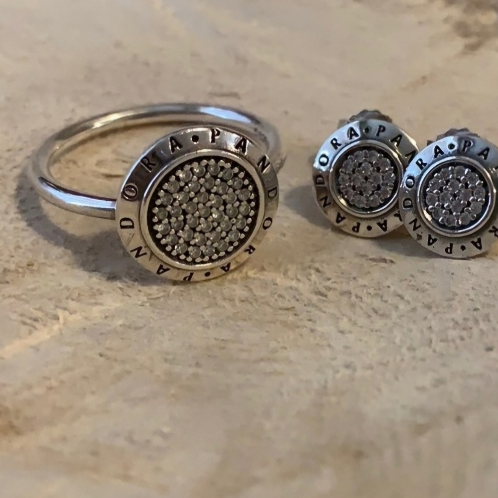 Pandora Signature Jewelry Set - Picture 2 of 5